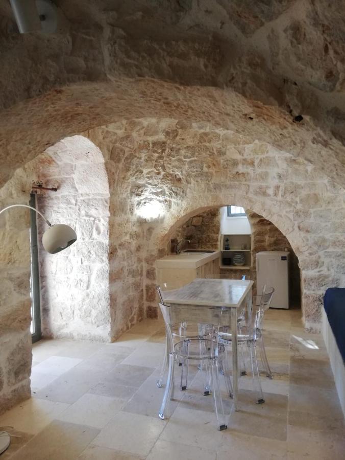 オストゥーニ Trullo Minuettoヴィラ エクステリア 写真